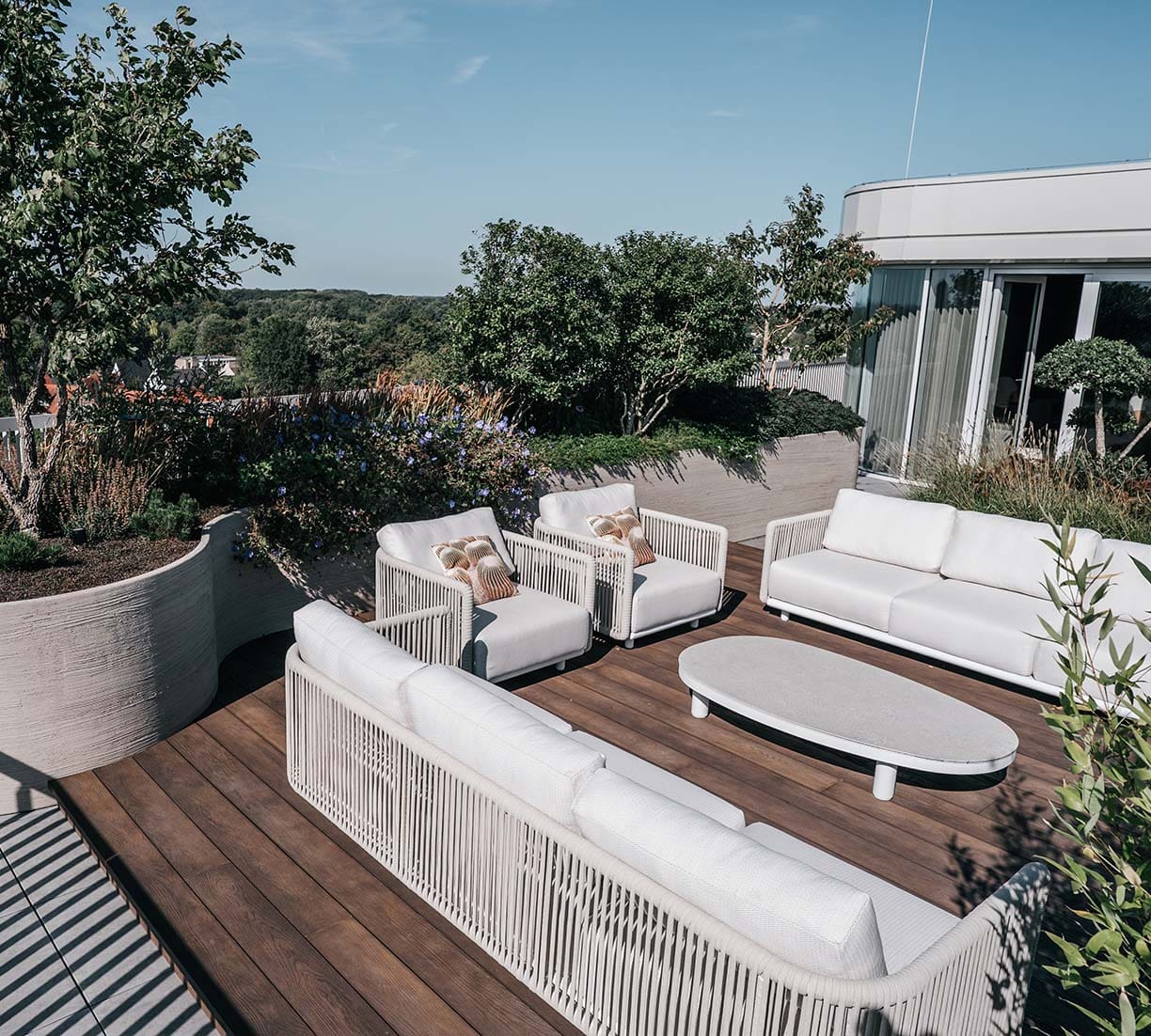 VIPS: Very Impressive Products – Luxcom 04 VIPS: Very Impressive Products - Luxcom 0